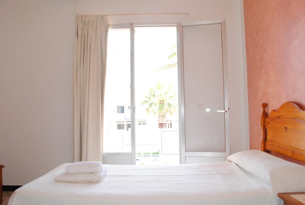 Hostal Paris Ciutadella Ситадела Стая снимка